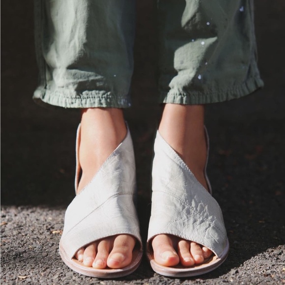 Free People Mont Blanc Grey Sandals 7.5 or 38 - Picture 2 of 12